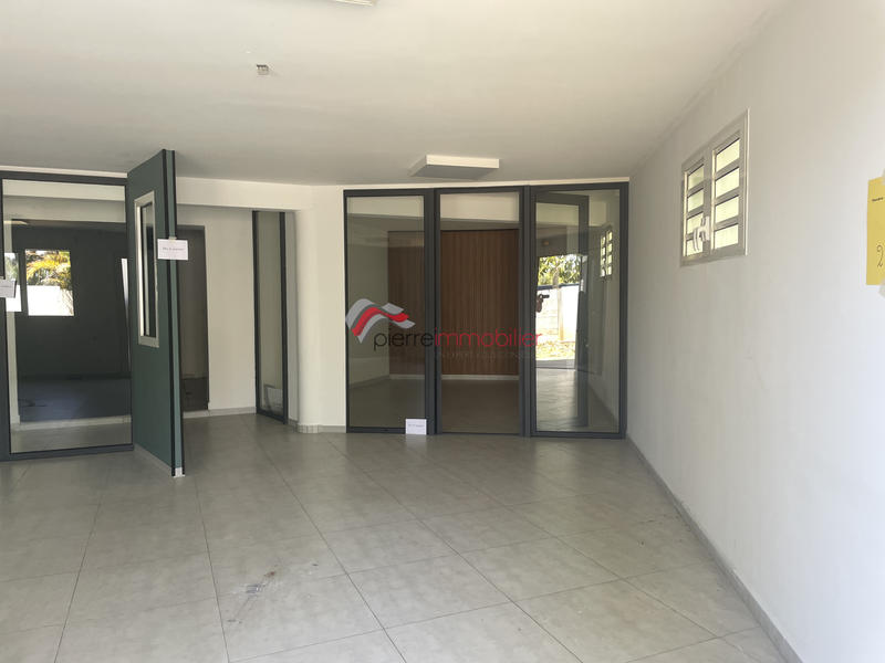 Local commercial - 67 m² - 3 pièces