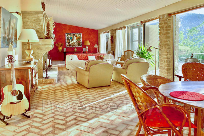 Maison de village - 400 m² - 11 pièces