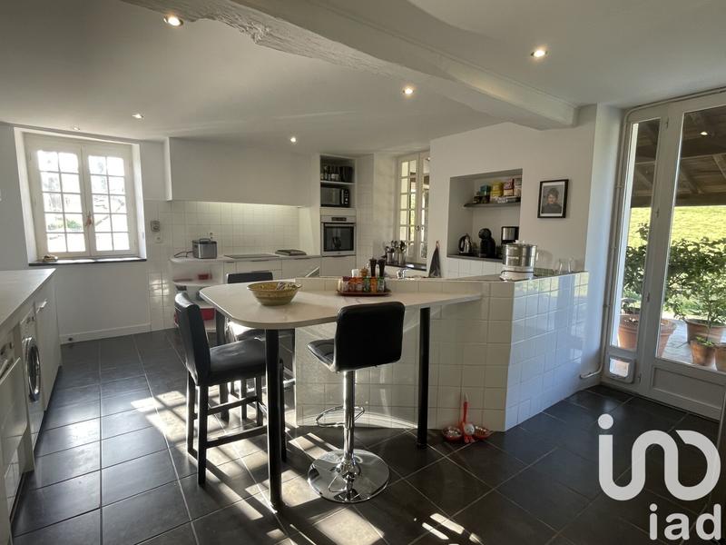 Maison - 221 m² - 8 pièces