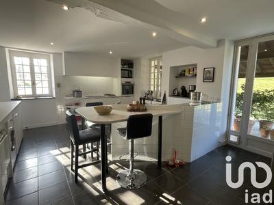 Maison - 221 m² - 8 pièces