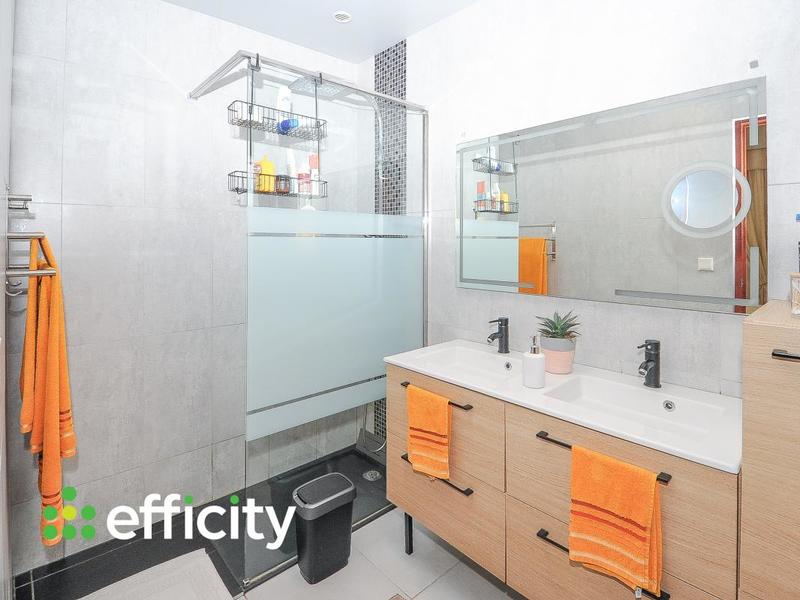 Pavillon - 200 m² - 5 pièces