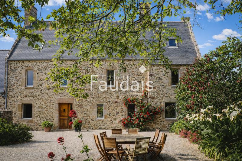 Propriété - 455 m² - 21 pièces