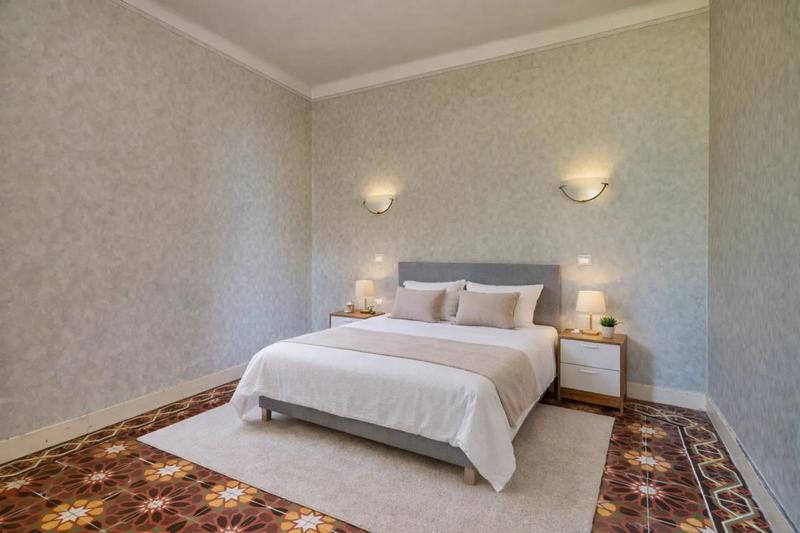 Maison - 200 m² - 8 pièces