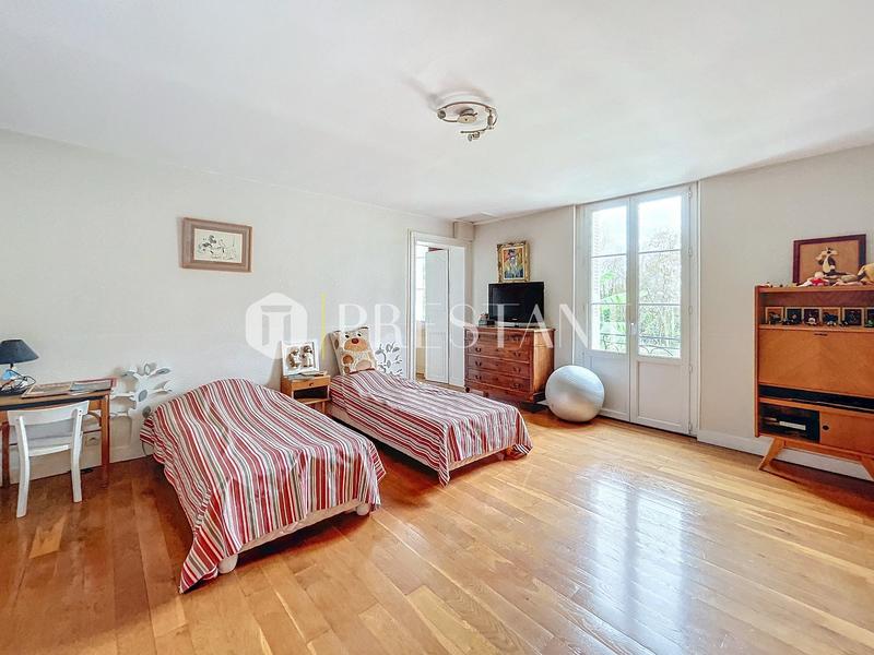 Maison - 350 m² - 7 pièces