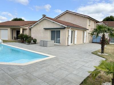 Maison traditionnelle - 194 m² - 7 pièces