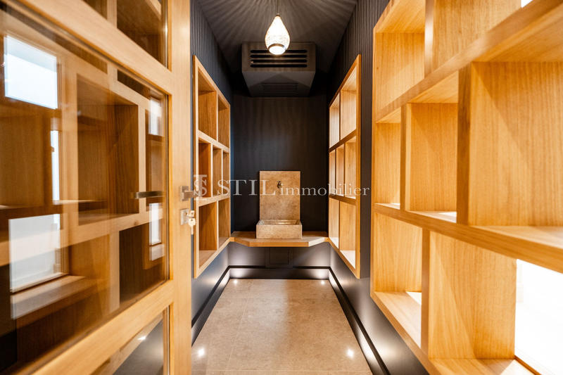 Villa - 370 m² - 6 pièces