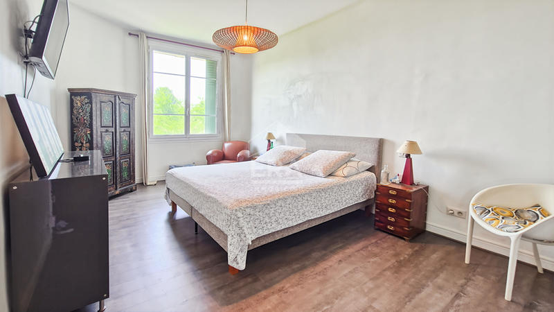 Maison - 180 m² - 9 pièces