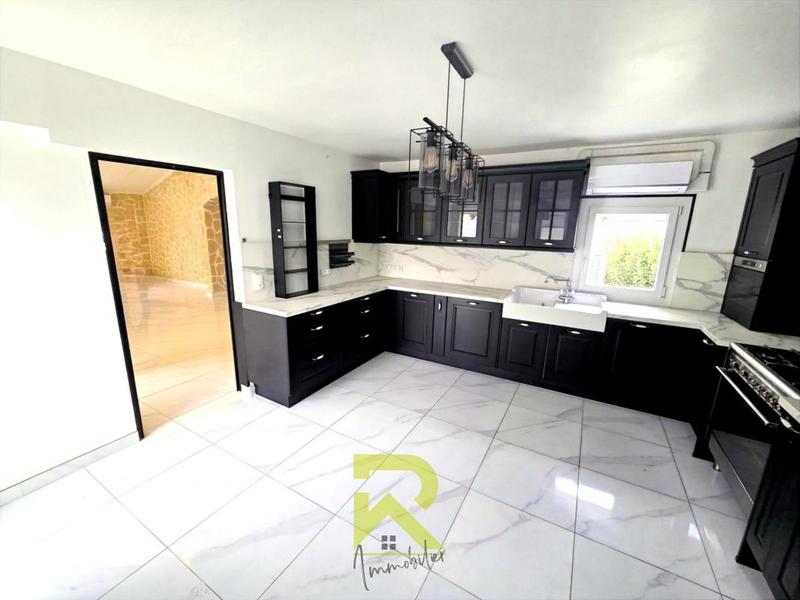 Villa - 161 m² - 6 pièces