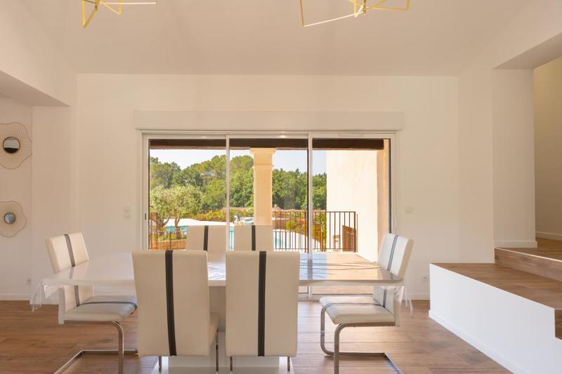 Propriété - 210 m² - 5 pièces