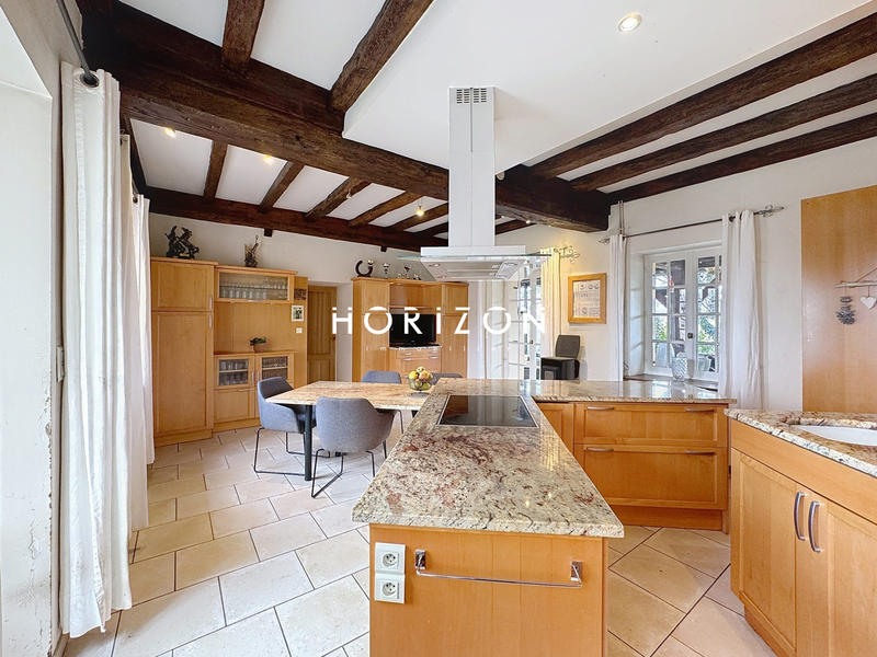 Maison ancienne - 249 m² - 9 pièces