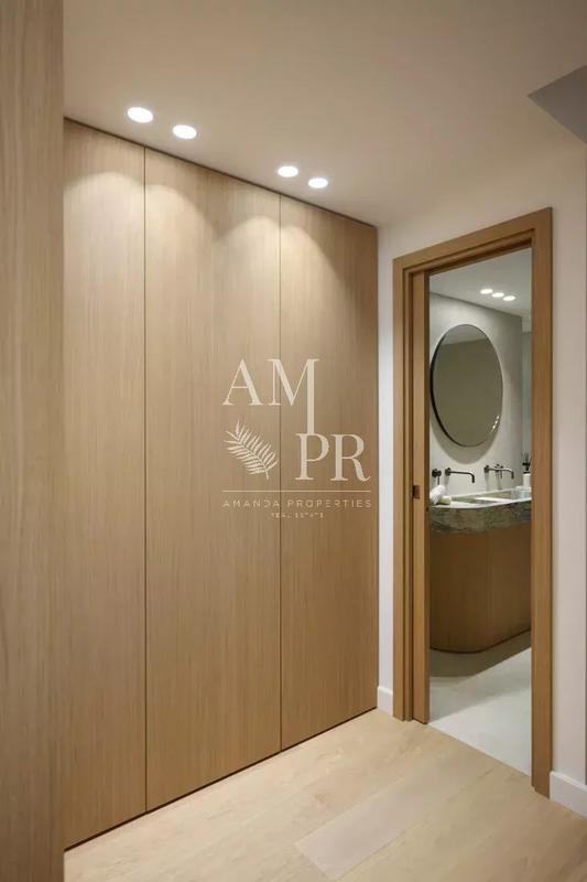 Appartement - 210 m² - 210 pièces