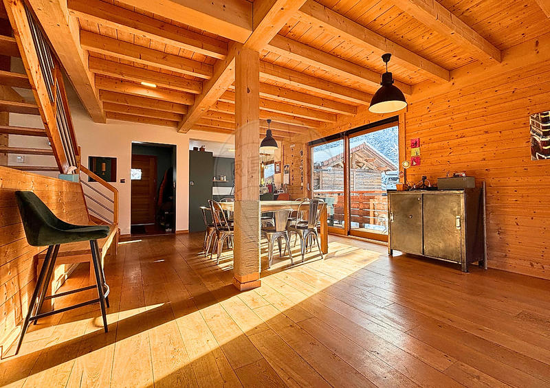 Maison - 201 m² - 7 pièces