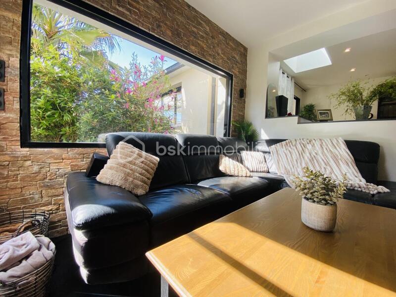 Maison - 252 m² - 10 pièces