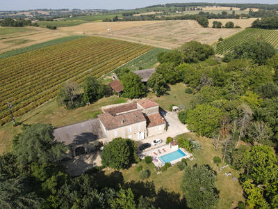 Maison - 220 m² - 8 pièces