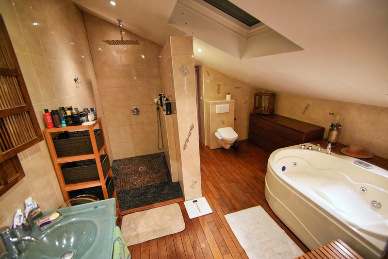 Loft - 246 m² - 8 pièces