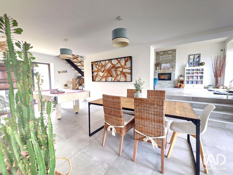 Maison - 270 m² - 5 pièces