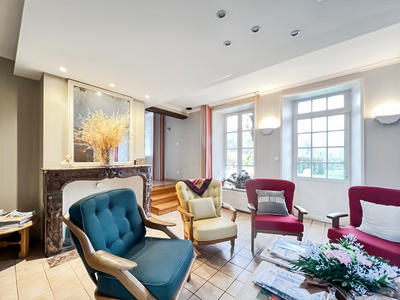 Propriété - 279 m² - 9 pièces