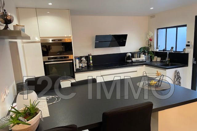 Maison - 95 m² - 4 pièces