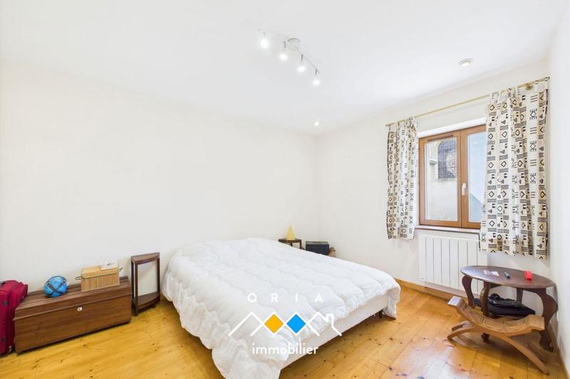 Maison - 235 m² - 10 pièces