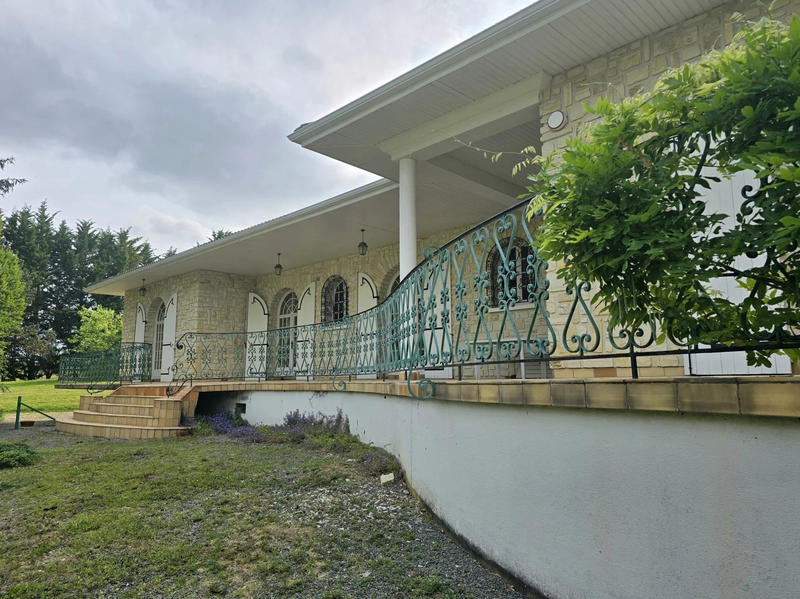 Maison - 322 m² - 11 pièces