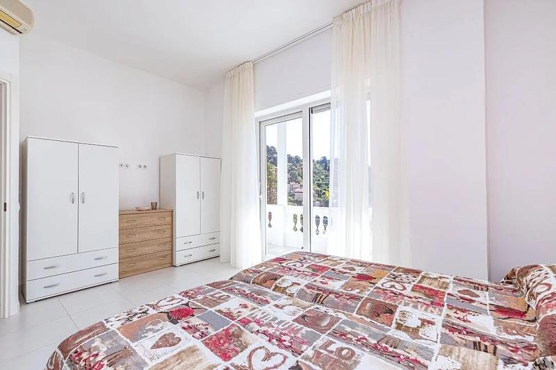 Villa - 600 m² - 12 pièces