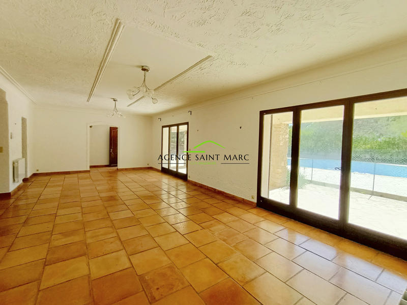 Propriété - 180 m² - 6 pièces