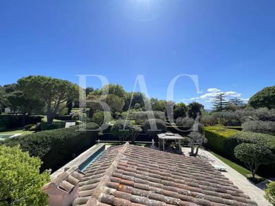 Villa - 200 m² - 10 pièces