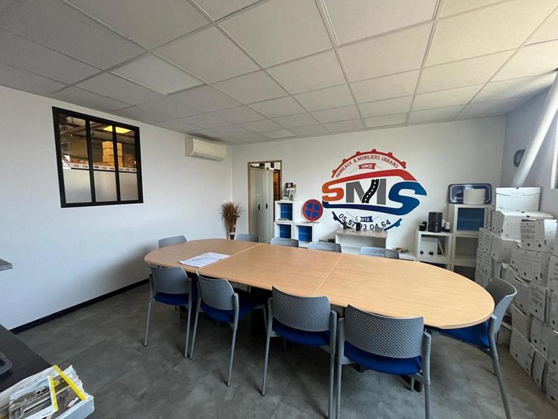 Entrepôt - 1 000 m²