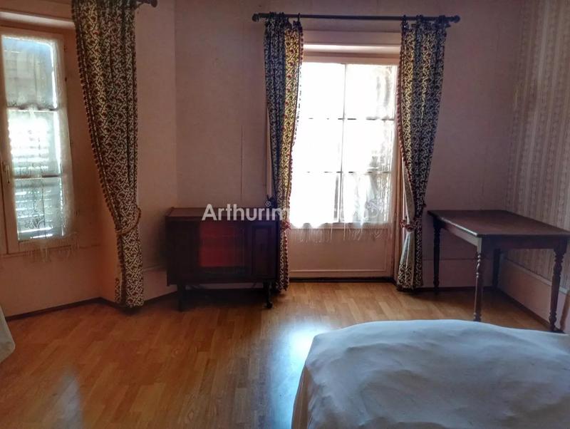 Maison - 243 m² - 8 pièces