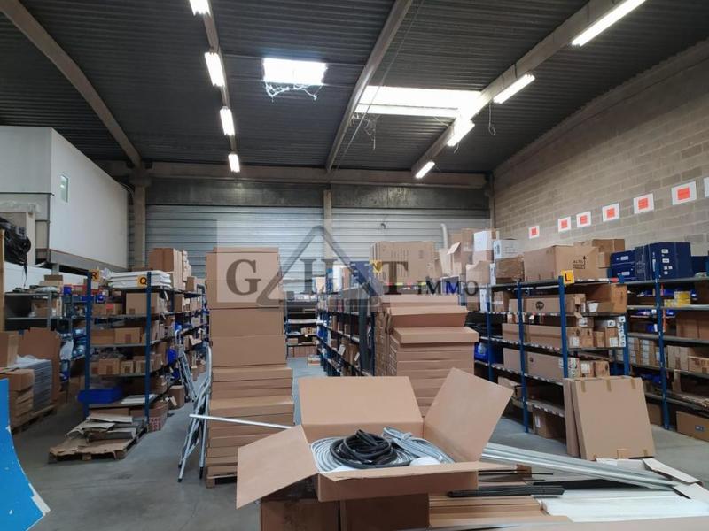 Entrepôt - 705 m²