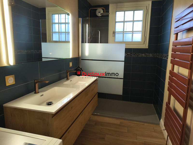 Maison - 250 m² - 11 pièces