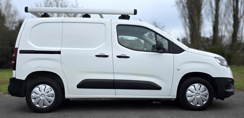 Toyota Proace City 1° Main 1.5l D4d 100cv Business Entretien Constructeur Radar / Clim Tél