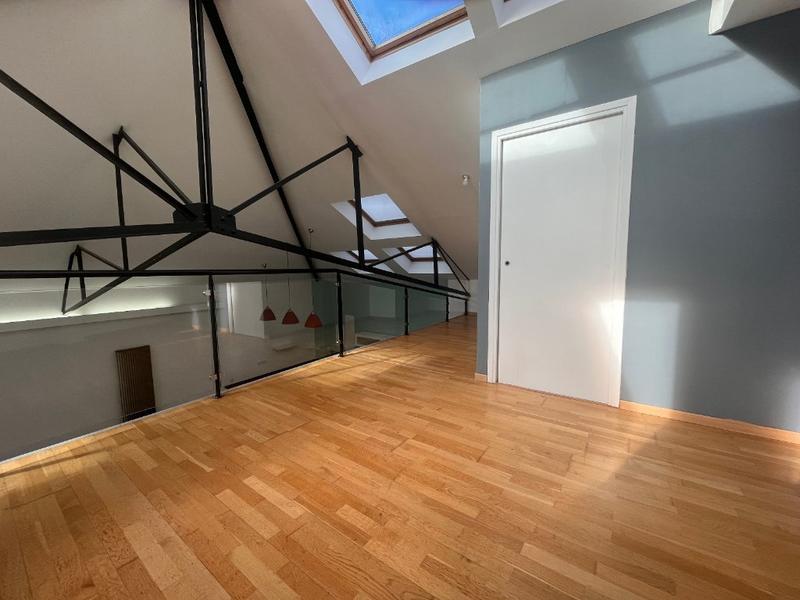 Loft - 117 m² - 4 pièces