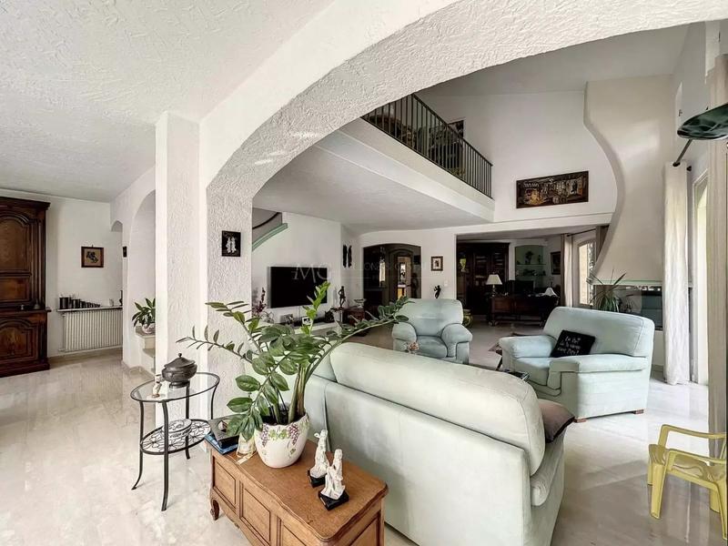 Villa - 320 m² - 10 pièces