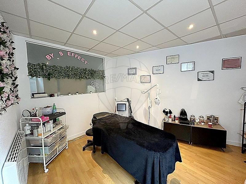 Magasins - 70 m² - 8 pièces