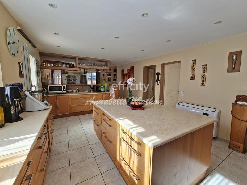 Villa - 197 m² - 6 pièces