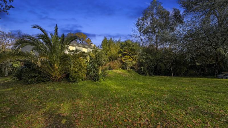 Maison - 202 m² - 7 pièces