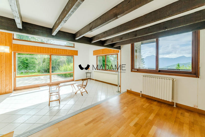 Maison - 200 m² - 8 pièces