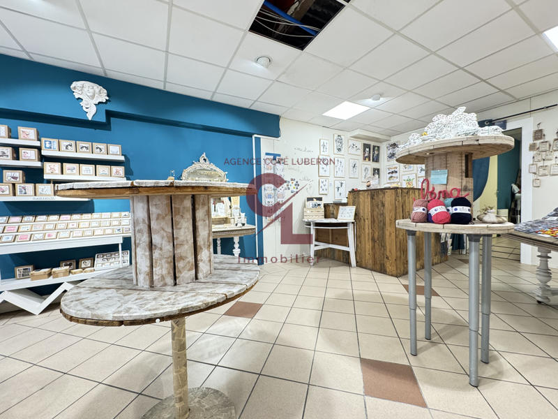 Magasins - 70 m² - 2 pièces