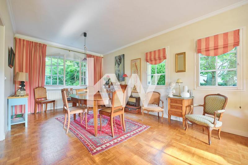 Maison - 193 m² - 9 pièces