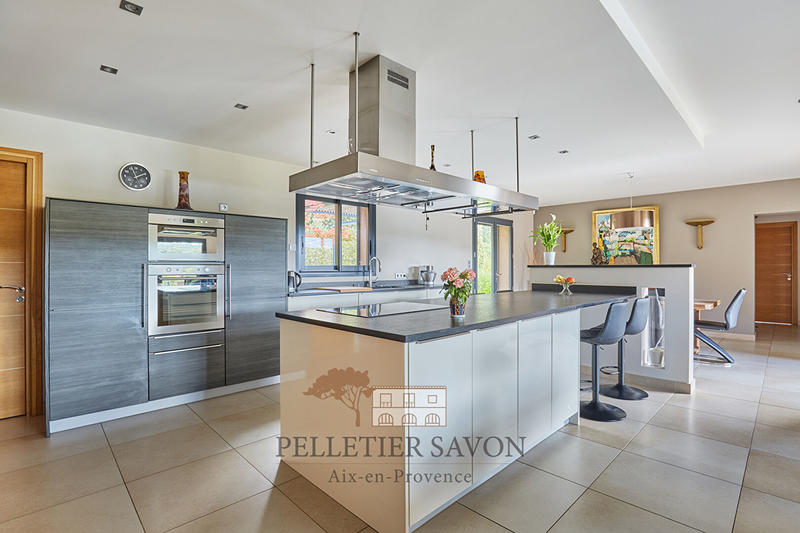 Maison - 200 m² - 6 pièces