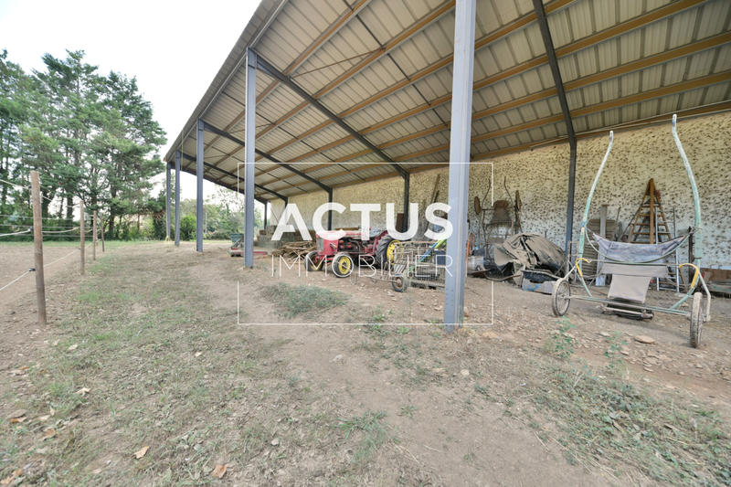 Propriété - 295 m²