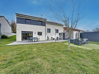 Maison - 177 m² - 7 pièces