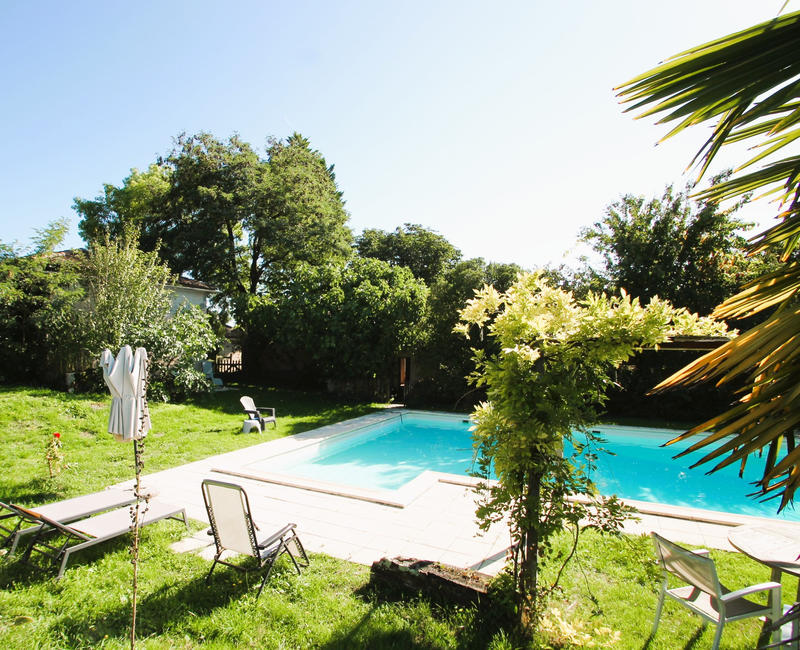 Propriété - 254 m² - 12 pièces