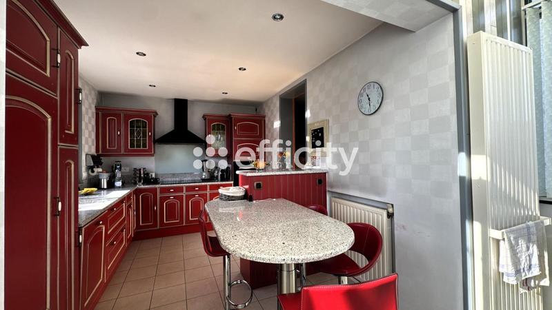 Maison - 255 m² - 7 pièces