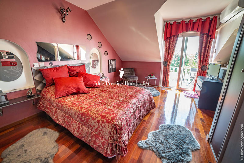 Maison contemporaine - 574 m² - 15 pièces