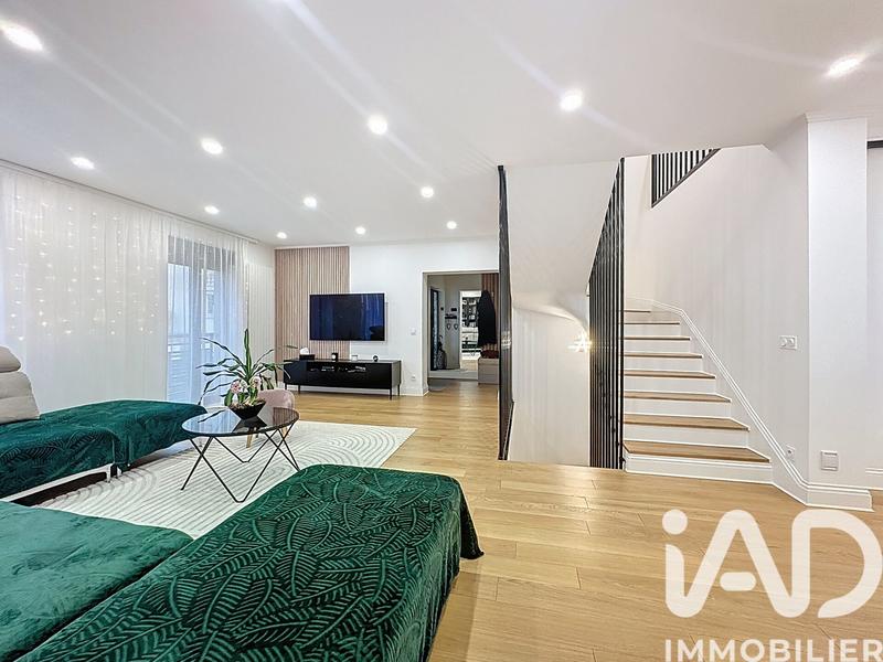 Maison - 282 m² - 12 pièces