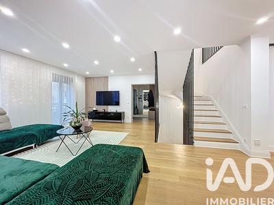 Maison - 282 m² - 12 pièces