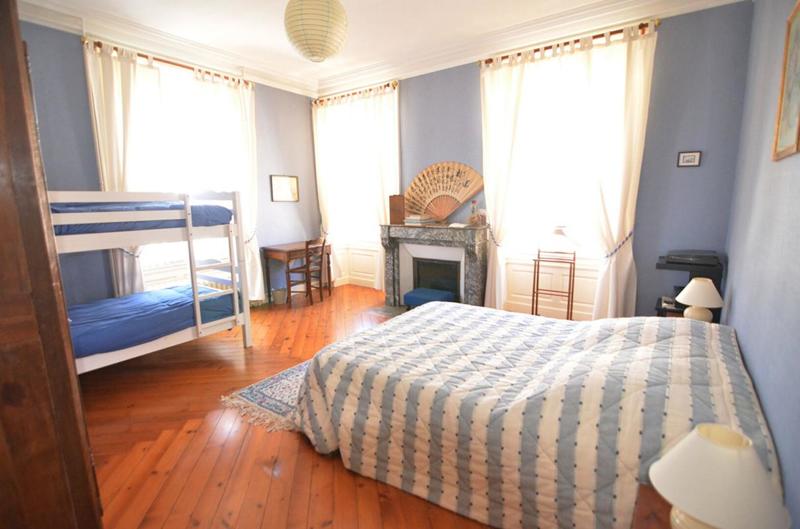 Maison - 250 m² - 9 pièces