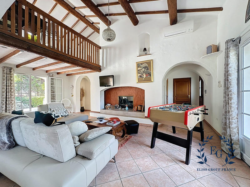 Maison - 218 m² - 7 pièces